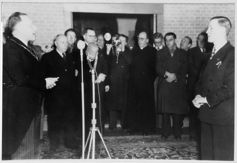 Bestand:Huldiging Kees de Ruijter.jpg