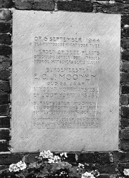 Bestand:43566 Gedenksteen Raadhuis.jpg