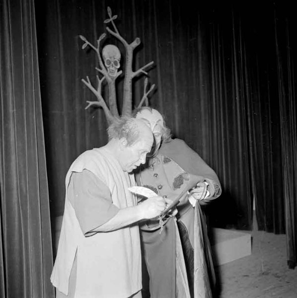 Bestand:81033 Smedje Smee.jpg