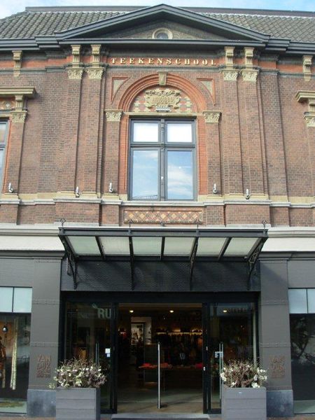 Bestand:Gevel Modehuis van Dijk 2012.jpg