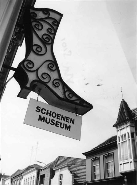 Bestand:Museum uithangbord.jpg