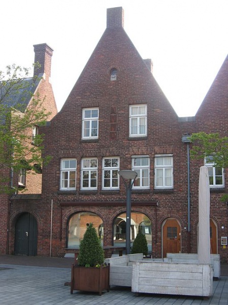 Bestand:Raadhuisplein 6.jpg