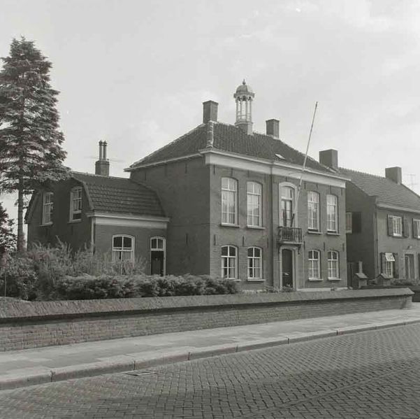 Bestand:Raadhuis Besoijen.jpg