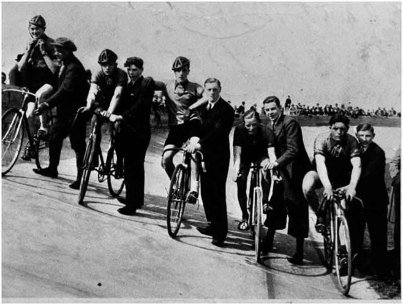 Bestand:71216 wielerbaan.jpg