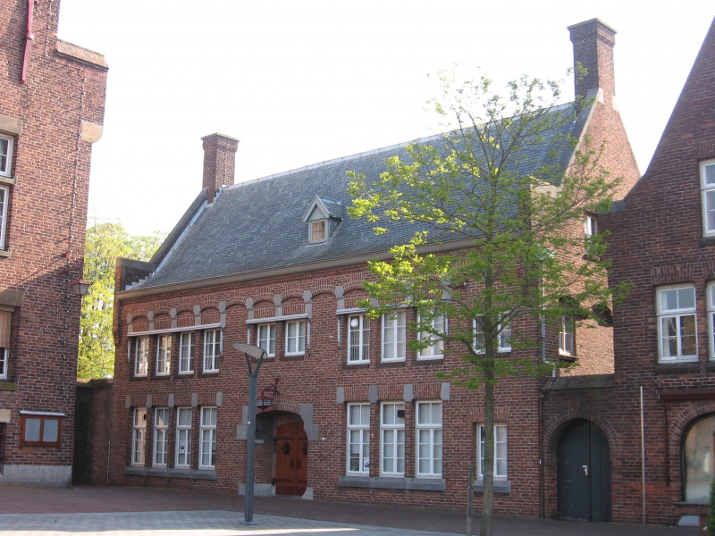 Bestand:Raadhuisplein 5.jpg