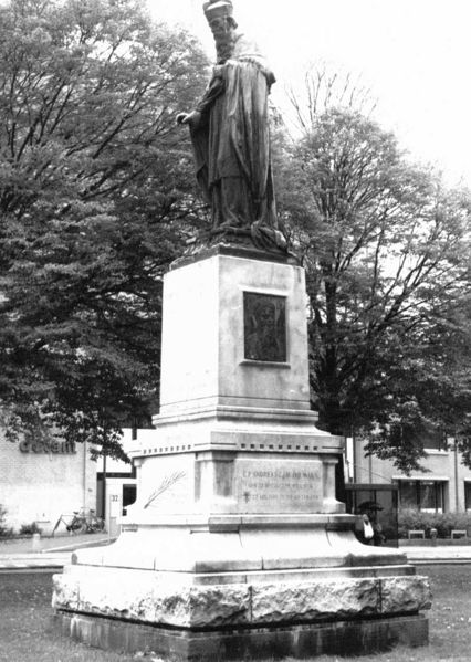 Bestand:Standbeeld bisschop Hamer.jpg